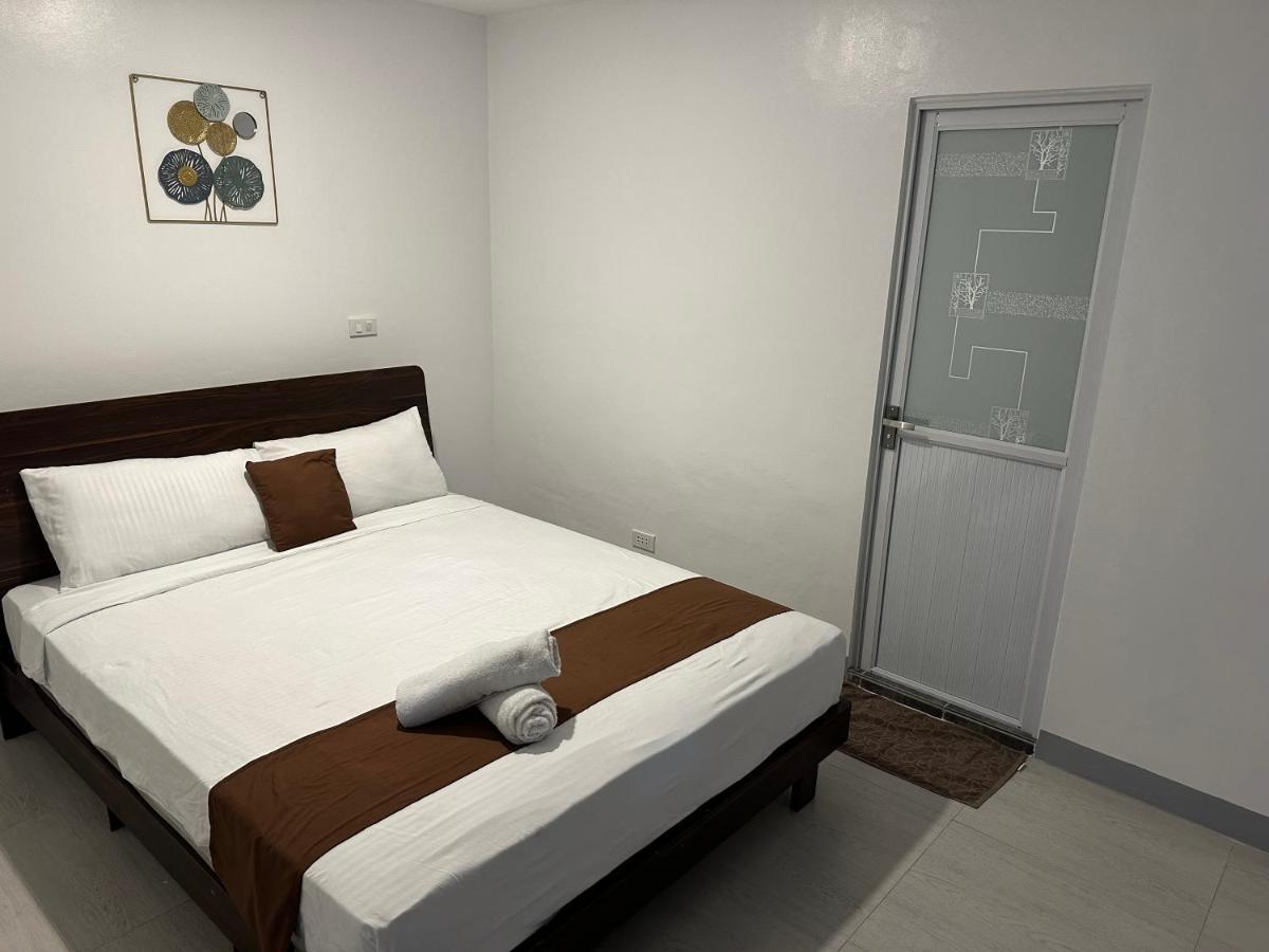 Aden Hotel *